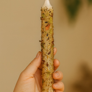 VELA RITUALIZADA CON PLANTAS AROMÁTICAS– PERSONALIZADA SEGÚN INTENCIÓN